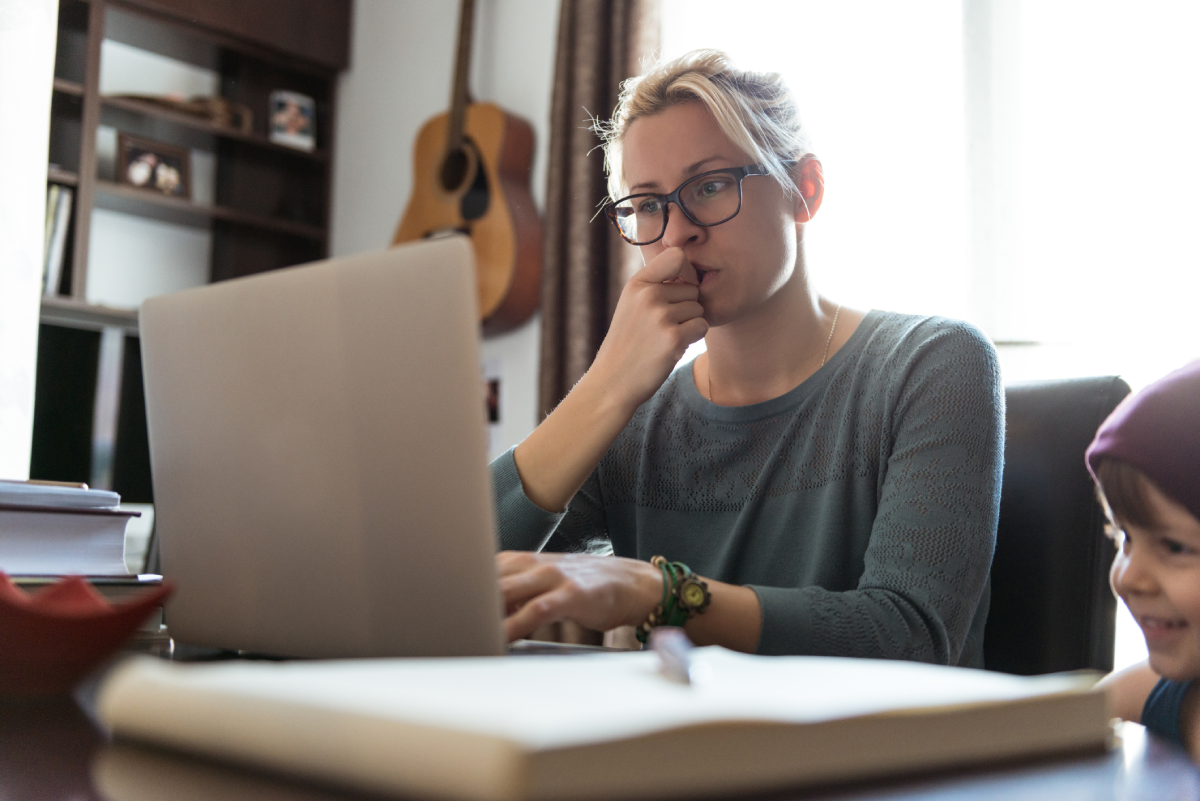 mother-child-laptop